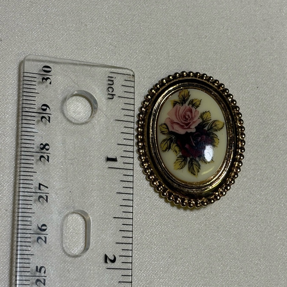 Vintage Rose Flower Portrait Victorian Style Gold Brooch - Picture 4 of 4